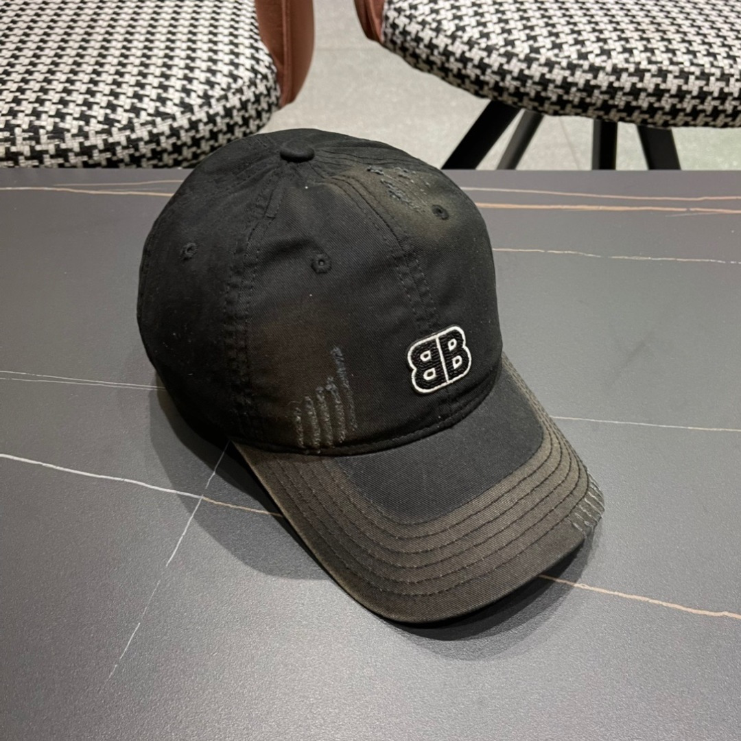 BALENCIAGA巴黎世家新款棒球帽，很酷的色系，男女佩戴都有不同style，第一批抢先出货！巴黎粉必