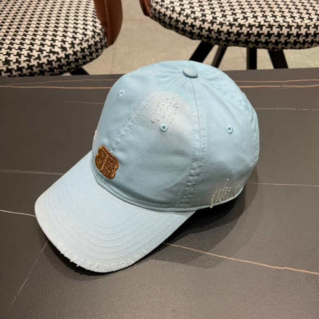 BALENCIAGA巴黎世家新款棒球帽，很酷的色系，男女佩戴都有不同style，第一批抢先出货！巴黎粉必