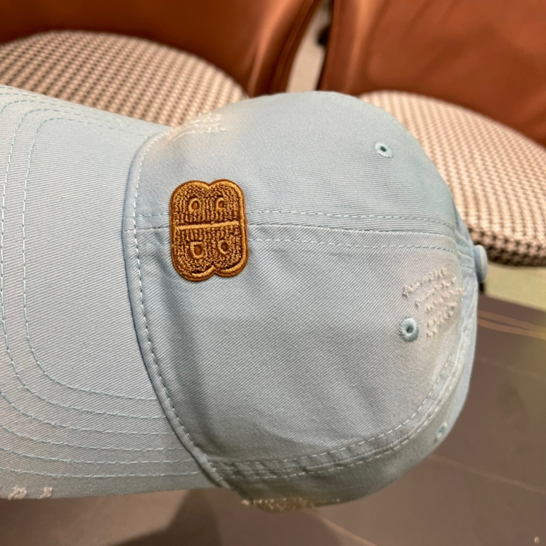 BALENCIAGA巴黎世家新款棒球帽，很酷的色系，男女佩戴都有不同style，第一批抢先出货！巴黎粉必