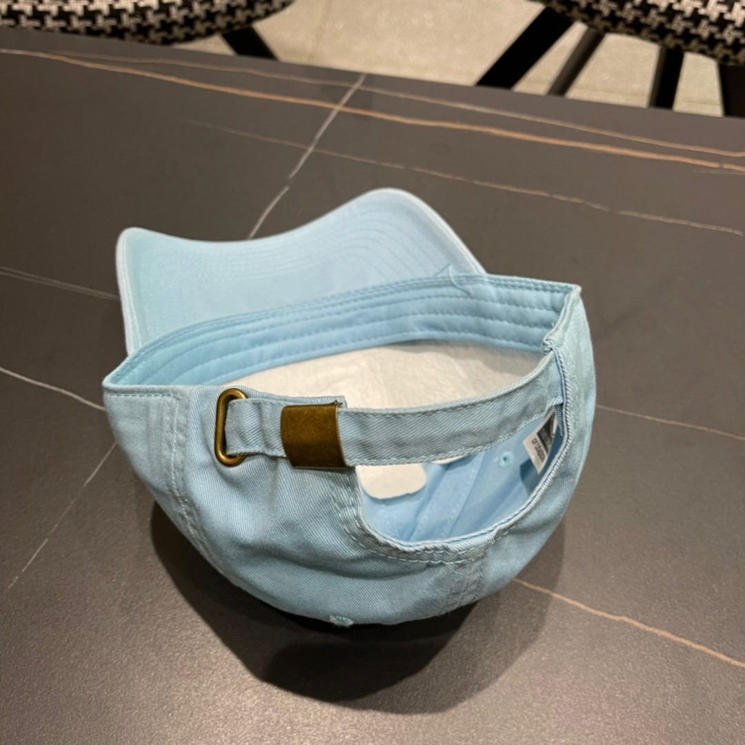 BALENCIAGA巴黎世家新款棒球帽，很酷的色系，男女佩戴都有不同style，第一批抢先出货！巴黎粉必