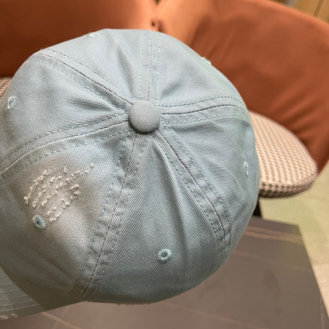 BALENCIAGA巴黎世家新款棒球帽，很酷的色系，男女佩戴都有不同style，第一批抢先出货！巴黎粉必