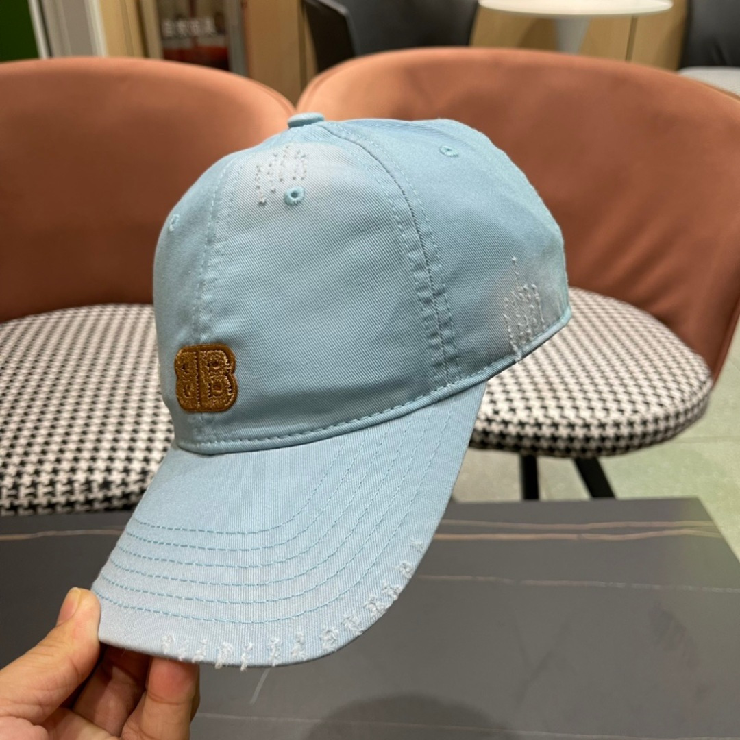 BALENCIAGA巴黎世家新款棒球帽，很酷的色系，男女佩戴都有不同style，第一批抢先出货！巴黎粉必