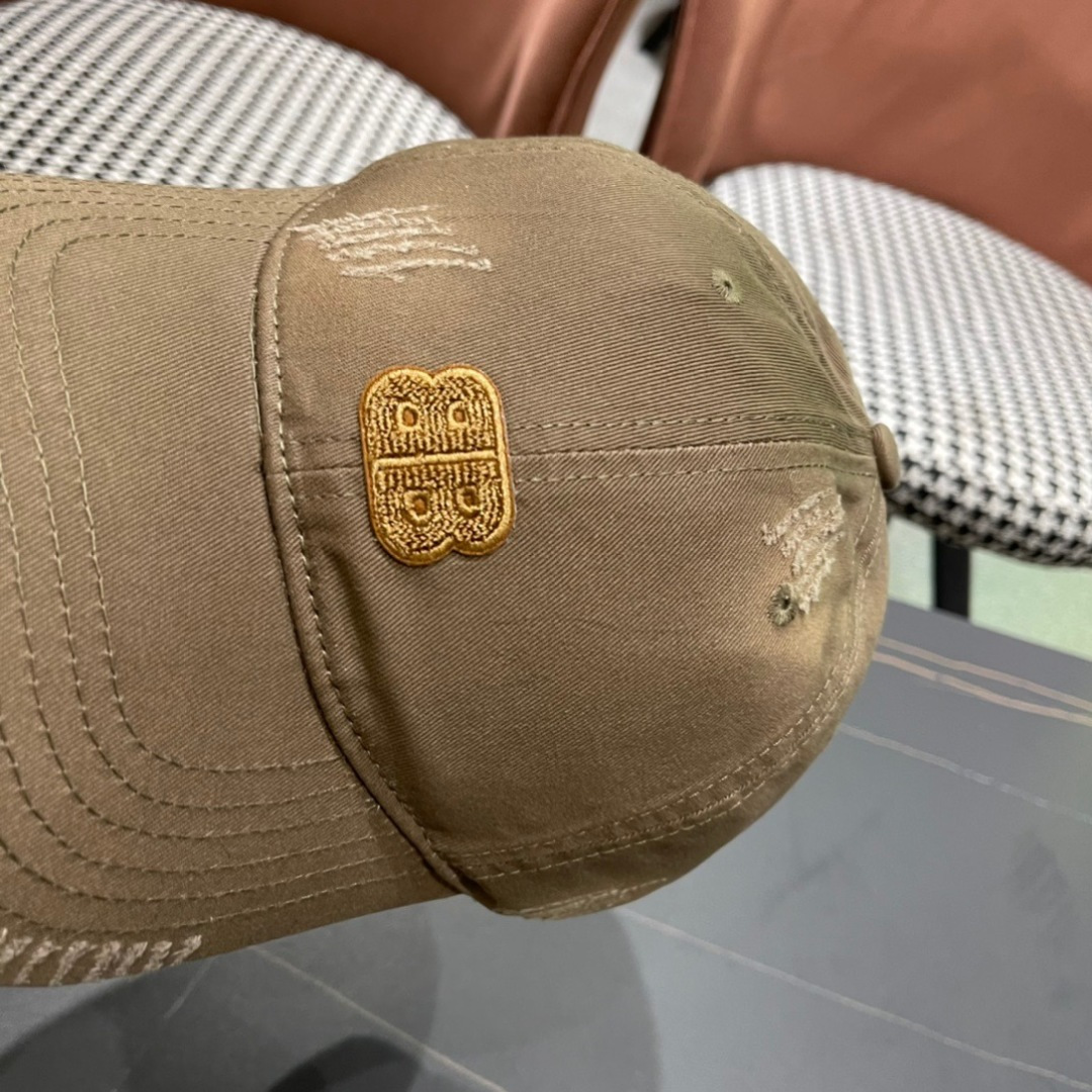 BALENCIAGA巴黎世家新款棒球帽，很酷的色系，男女佩戴都有不同style，第一批抢先出货！巴黎粉必