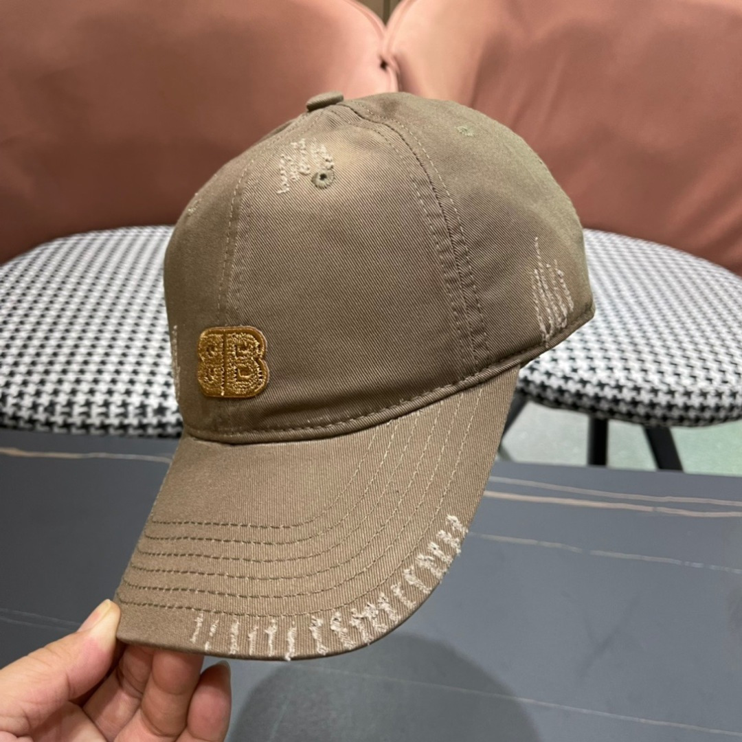 BALENCIAGA巴黎世家新款棒球帽，很酷的色系，男女佩戴都有不同style，第一批抢先出货！巴黎粉必