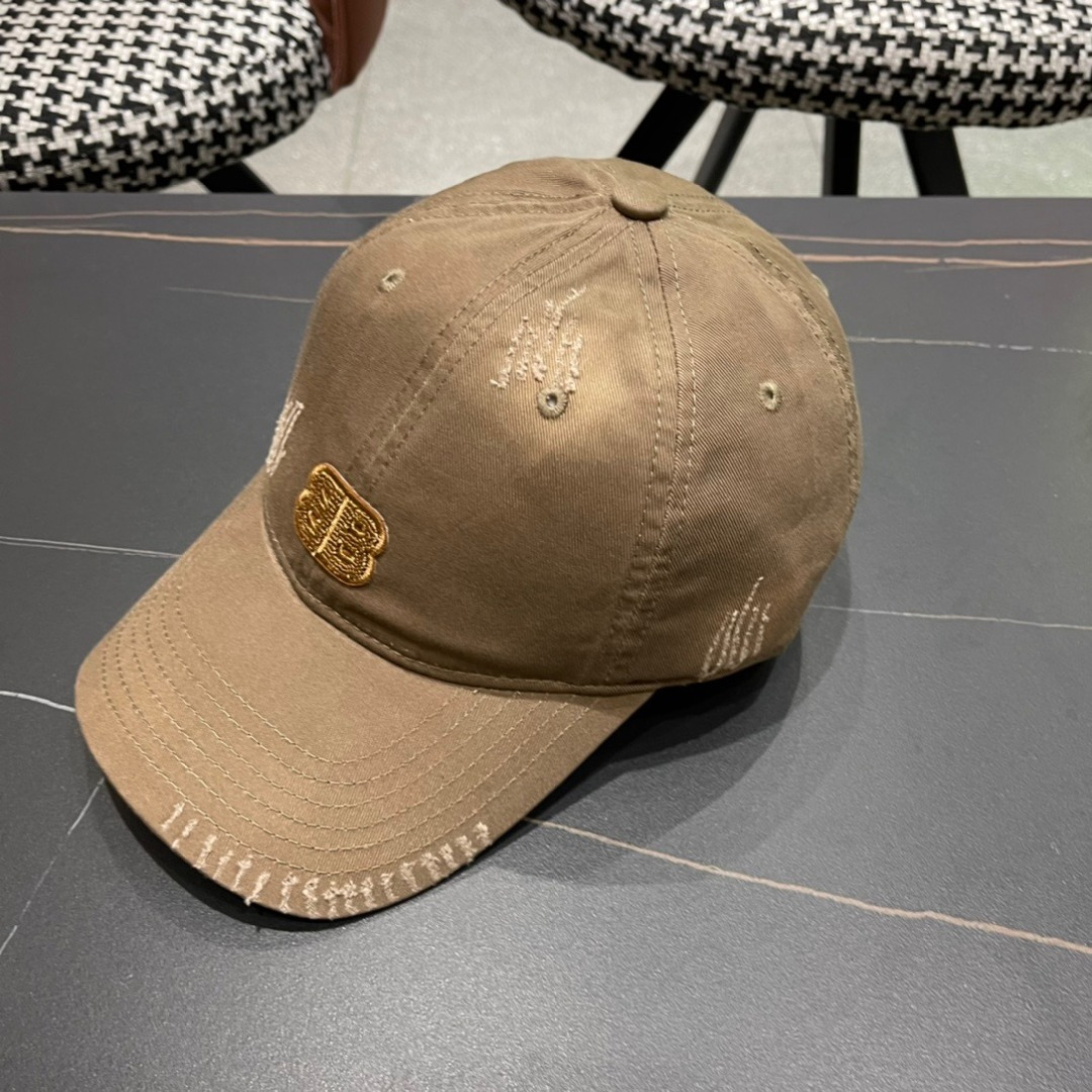 BALENCIAGA巴黎世家新款棒球帽，很酷的色系，男女佩戴都有不同style，第一批抢先出货！巴黎粉必