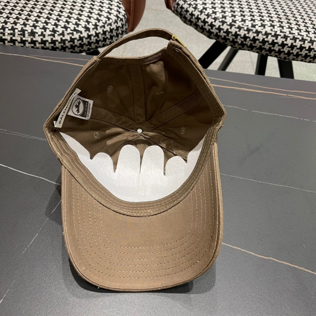 BALENCIAGA巴黎世家新款棒球帽，很酷的色系，男女佩戴都有不同style，第一批抢先出货！巴黎粉必