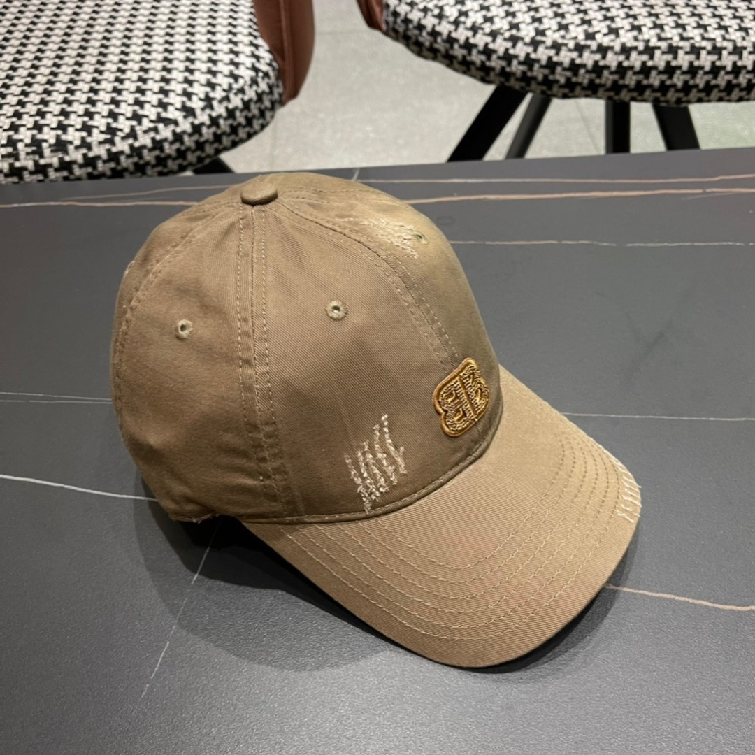 BALENCIAGA巴黎世家新款棒球帽，很酷的色系，男女佩戴都有不同style，第一批抢先出货！巴黎粉必