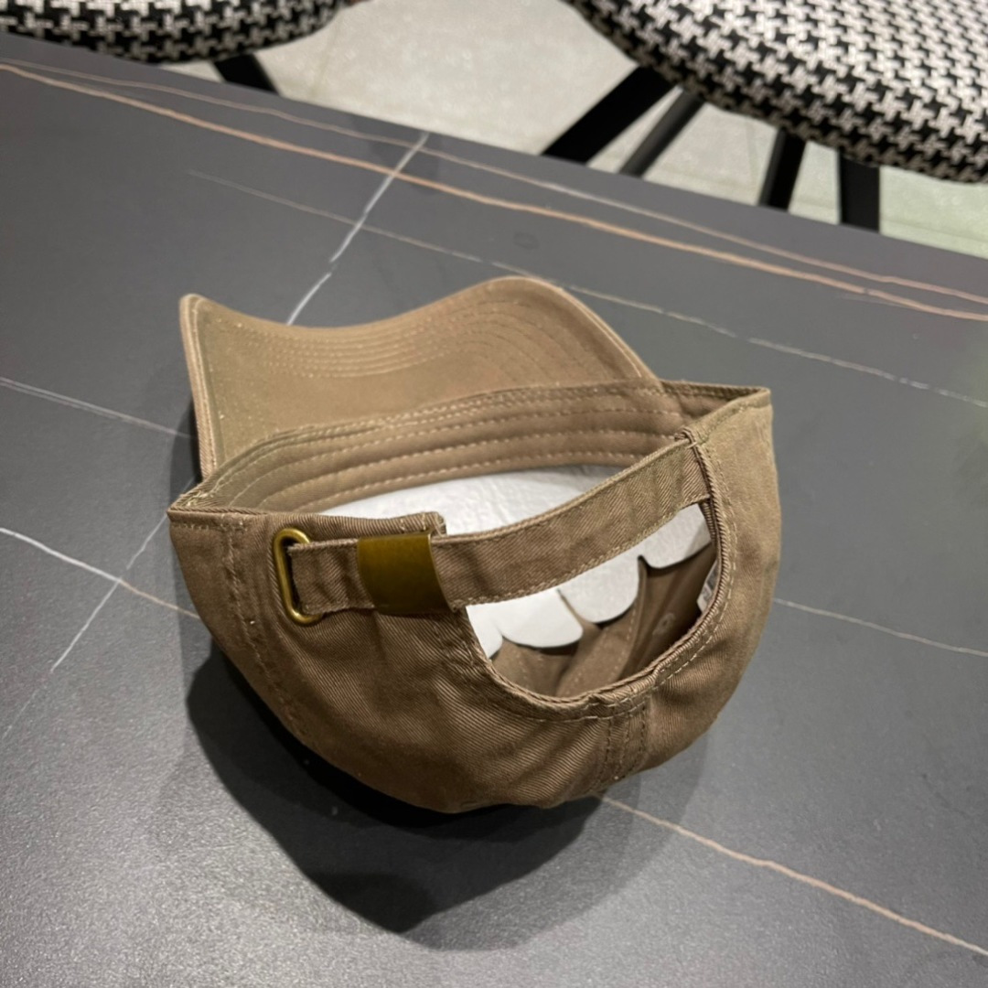 BALENCIAGA巴黎世家新款棒球帽，很酷的色系，男女佩戴都有不同style，第一批抢先出货！巴黎粉必