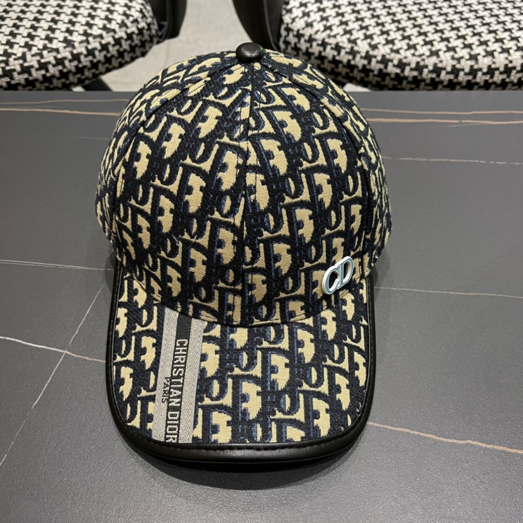  迪奥Dior🧢 棒球帽，非常经典的经典，流行的复古美，四季可用，出门必备，非常显脸小