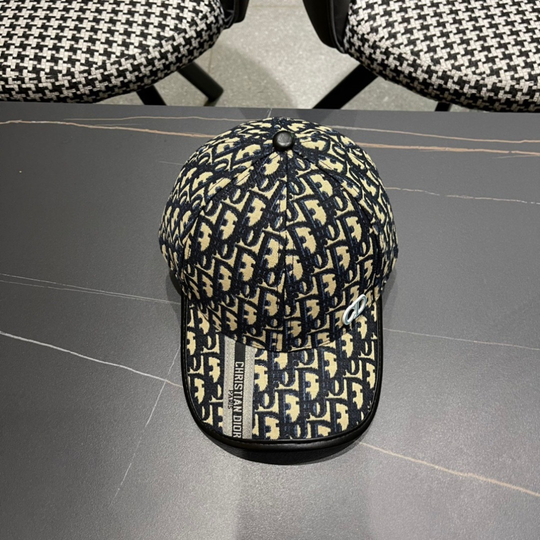  迪奥Dior🧢 棒球帽，非常经典的经典，流行的复古美，四季可用，出门必备，非常显脸小