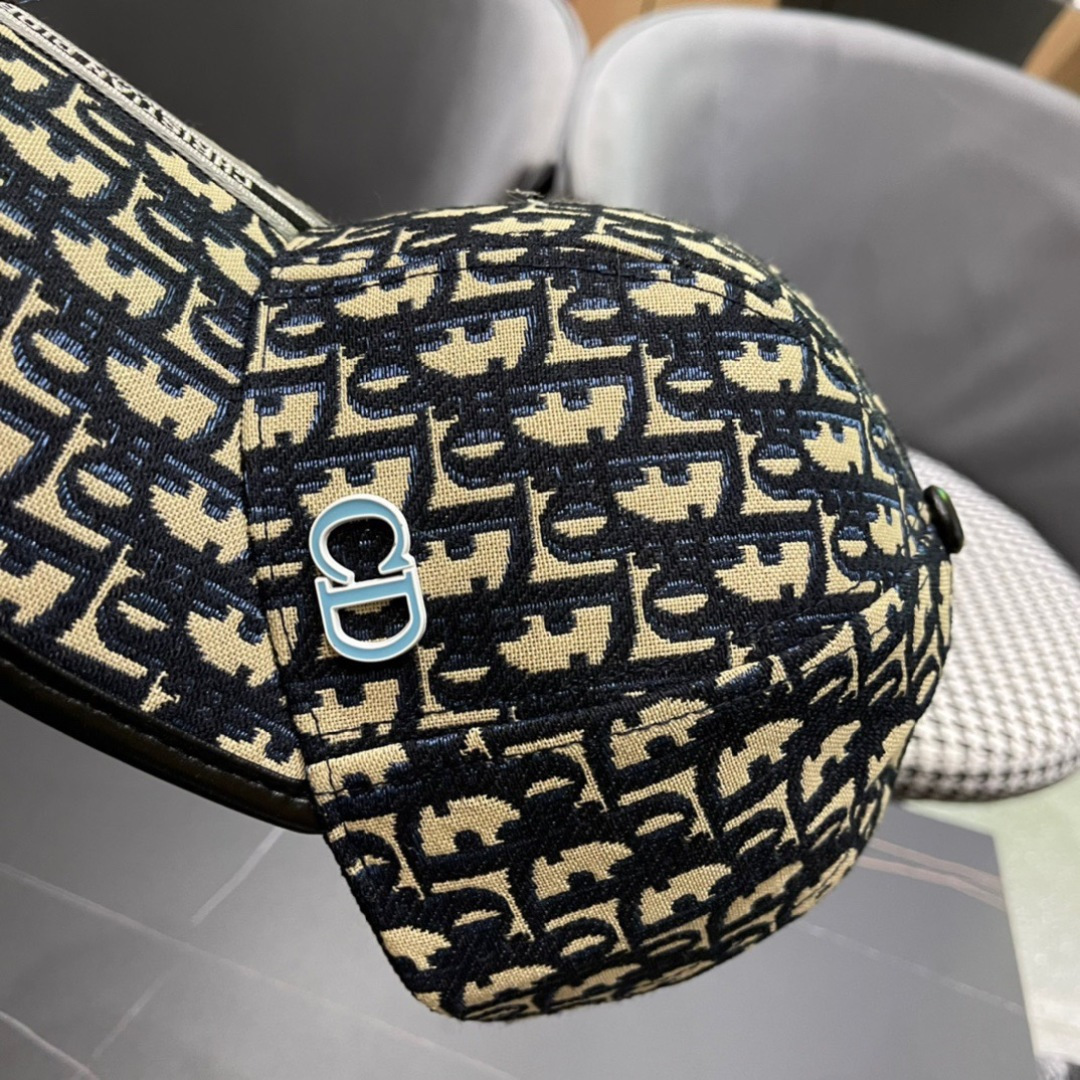  迪奥Dior🧢 棒球帽，非常经典的经典，流行的复古美，四季可用，出门必备，非常显脸小