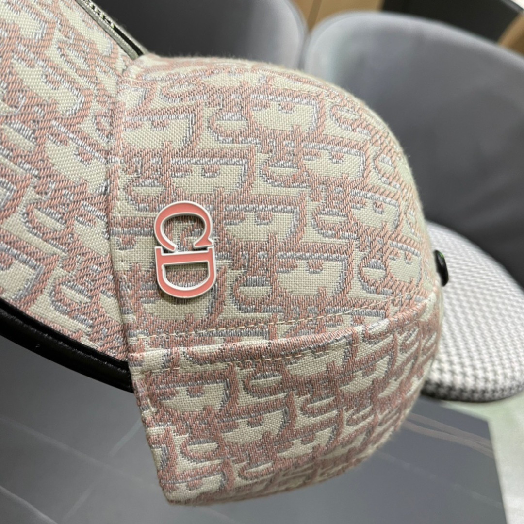  迪奥Dior🧢 棒球帽，非常经典的经典，流行的复古美，四季可用，出门必备，非常显脸小
