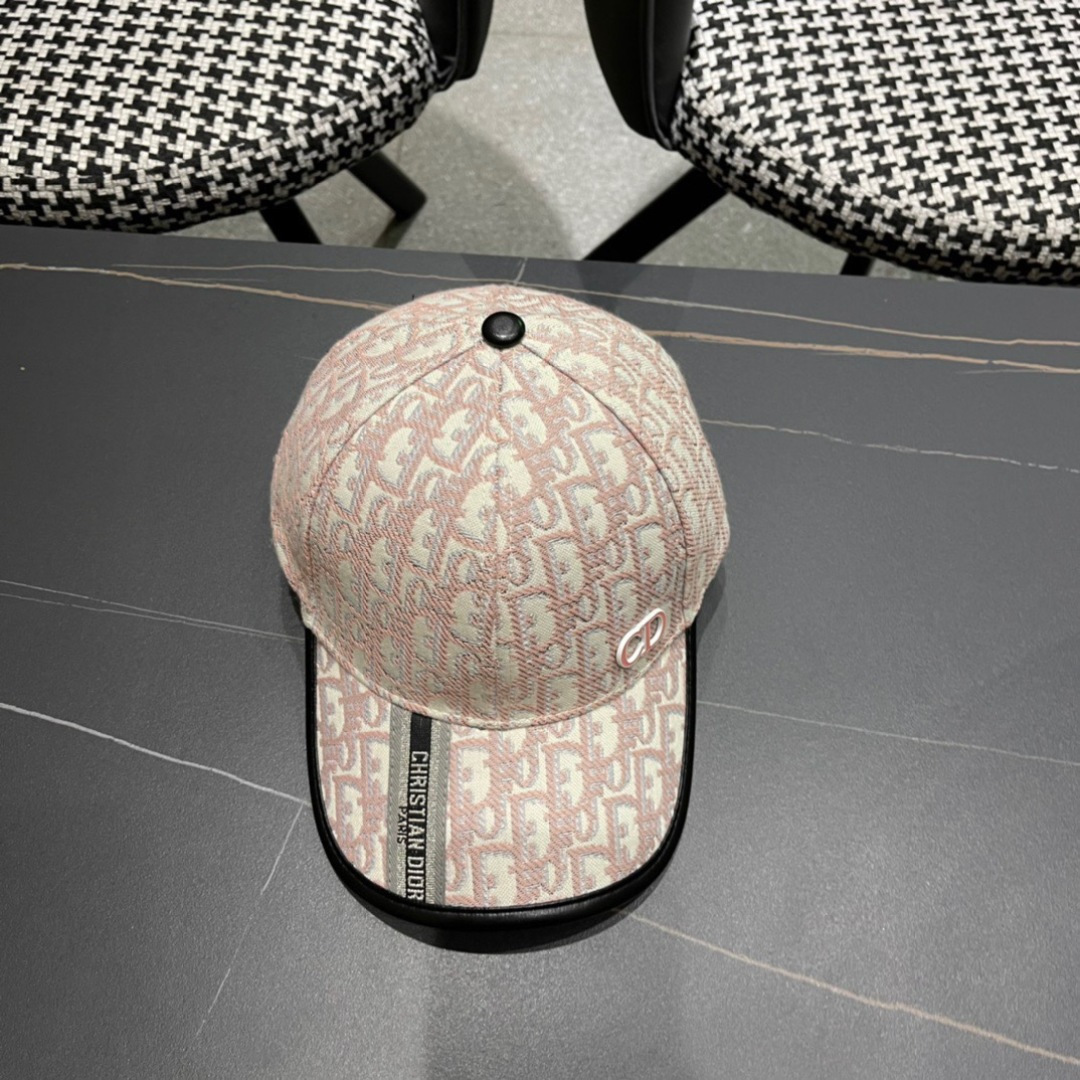  迪奥Dior🧢 棒球帽，非常经典的经典，流行的复古美，四季可用，出门必备，非常显脸小