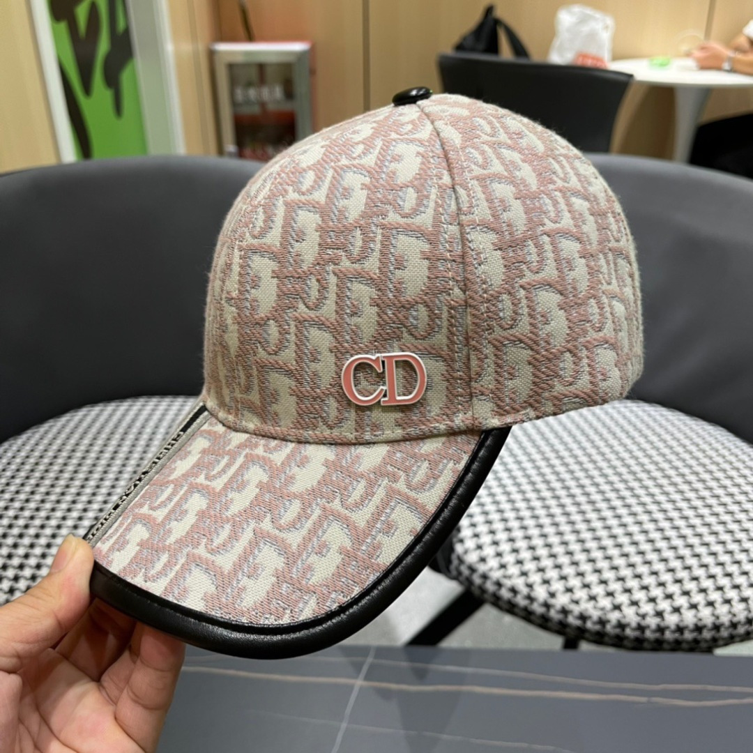  迪奥Dior🧢 棒球帽，非常经典的经典，流行的复古美，四季可用，出门必备，非常显脸小