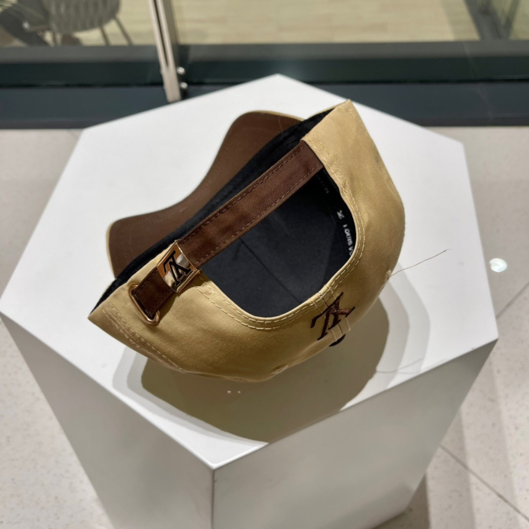  路易威登棒球帽LouisVuitton👒😍新款LV棒球帽，重工打造♥完美刺绣，高端大气，百搭款🤗男女通
