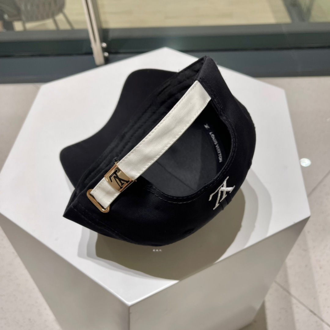  路易威登棒球帽LouisVuitton👒😍新款LV棒球帽，重工打造♥完美刺绣，高端大气，百搭款🤗男女通