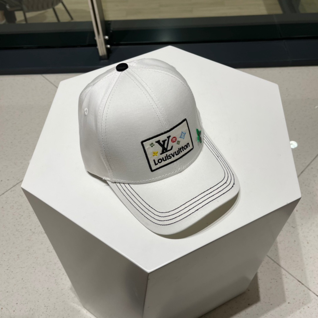  路易威登棒球帽LouisVuitton👒😍新款LV棒球帽，重工打造♥完美刺绣，高端大气，百搭款🤗男女通