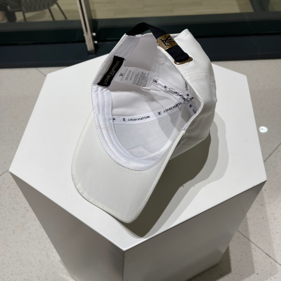  路易威登棒球帽LouisVuitton👒😍新款LV棒球帽，重工打造♥完美刺绣，高端大气，百搭款🤗男女通