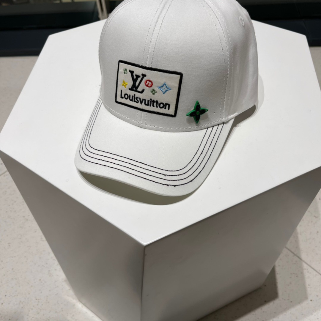  路易威登棒球帽LouisVuitton👒😍新款LV棒球帽，重工打造♥完美刺绣，高端大气，百搭款🤗男女通