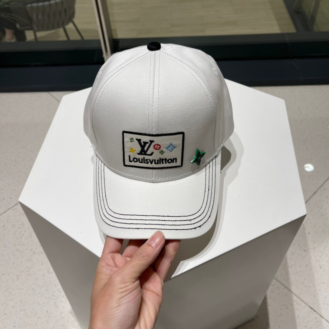  路易威登棒球帽LouisVuitton👒😍新款LV棒球帽，重工打造♥完美刺绣，高端大气，百搭款🤗男女通