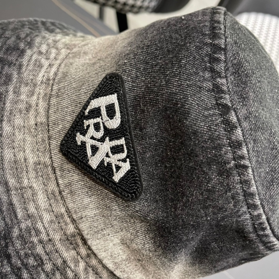 【普拉达】PRADA新款牛仔渔夫帽，新款上架，超好搭配，赶紧入手吧