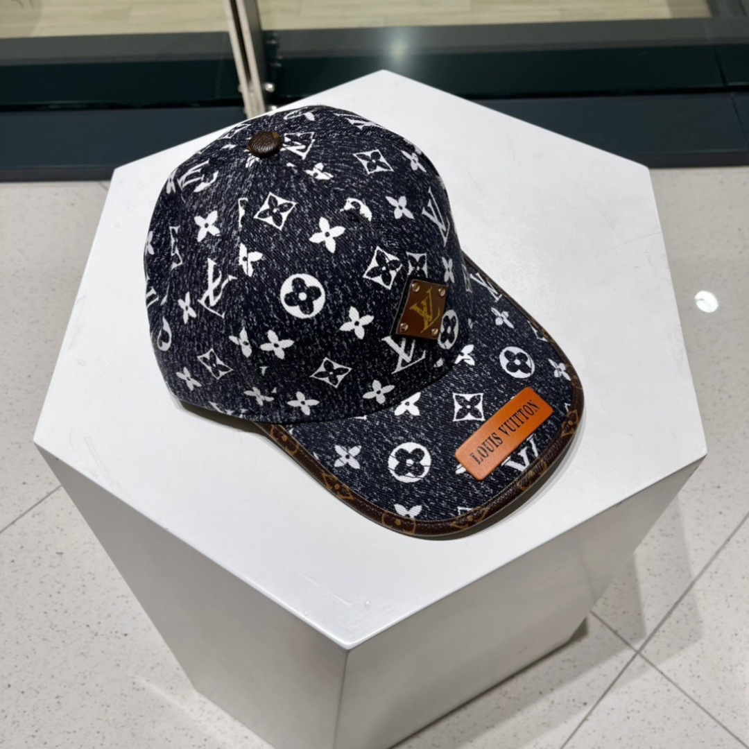  LV春夏秀款满logo棒球帽🧢
雪花❄️老花棒球帽渔夫帽
视觉感十足，春夏爆热单品