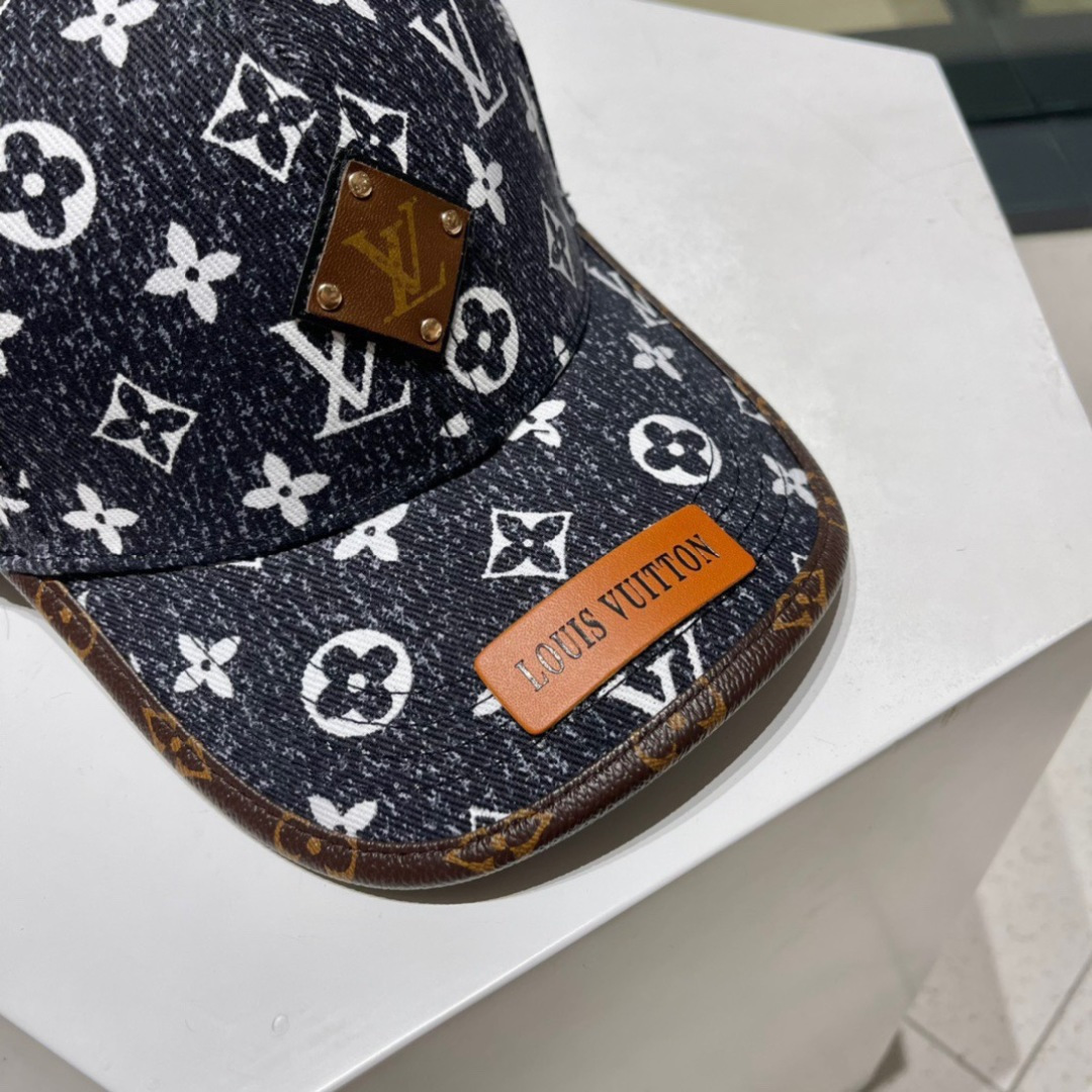  LV春夏秀款满logo棒球帽🧢
雪花❄️老花棒球帽渔夫帽
视觉感十足，春夏爆热单品