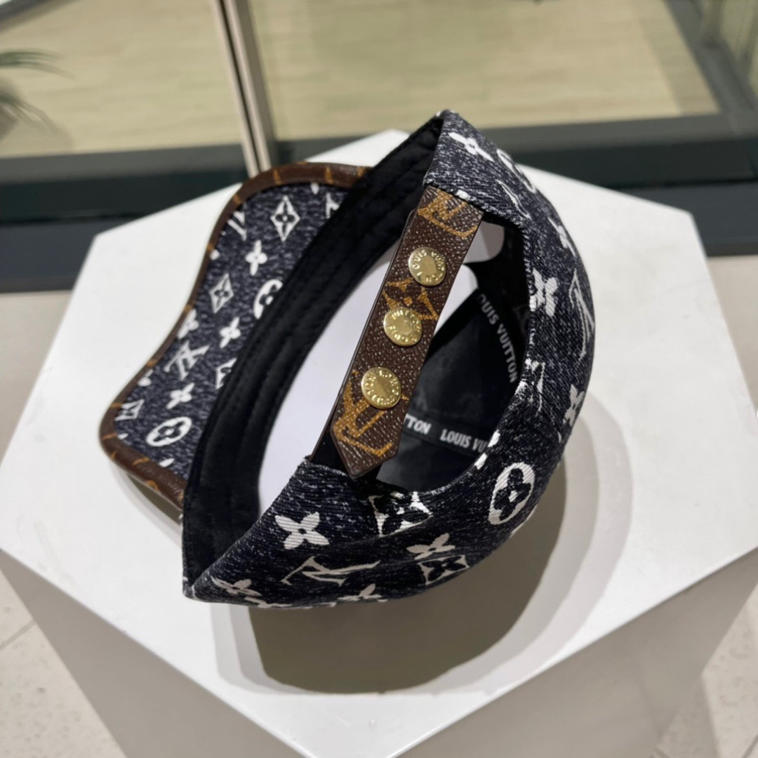  LV春夏秀款满logo棒球帽🧢
雪花❄️老花棒球帽渔夫帽
视觉感十足，春夏爆热单品