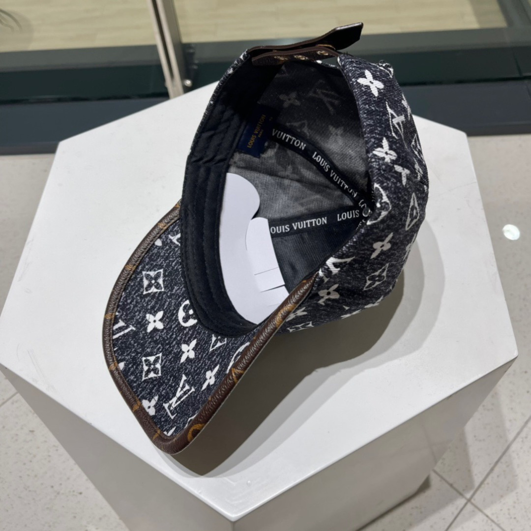  LV春夏秀款满logo棒球帽🧢
雪花❄️老花棒球帽渔夫帽
视觉感十足，春夏爆热单品