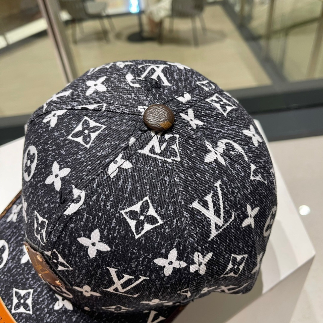  LV春夏秀款满logo棒球帽🧢
雪花❄️老花棒球帽渔夫帽
视觉感十足，春夏爆热单品