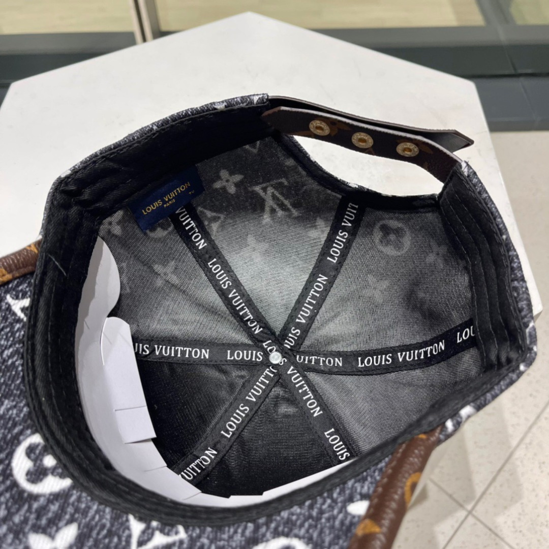  LV春夏秀款满logo棒球帽🧢
雪花❄️老花棒球帽渔夫帽
视觉感十足，春夏爆热单品