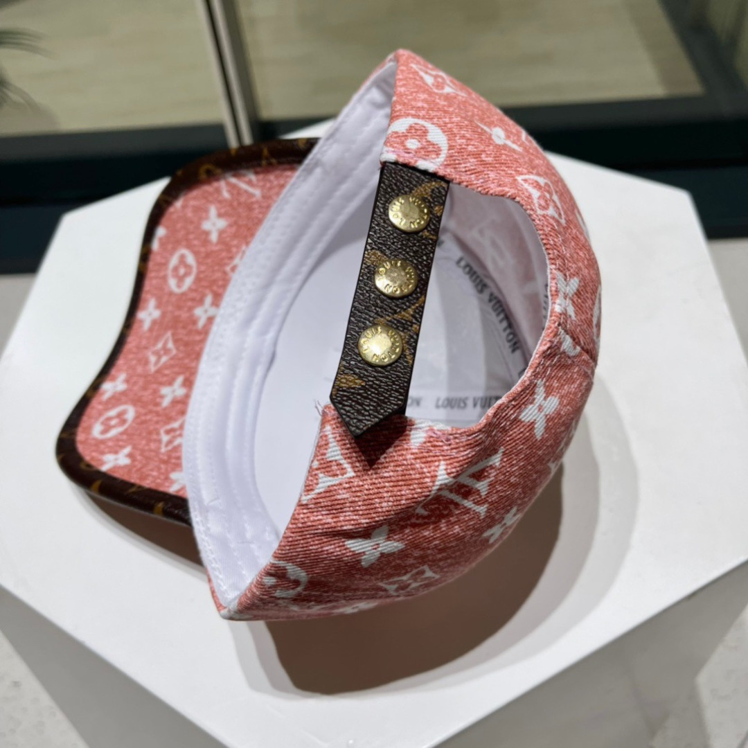  LV春夏秀款满logo棒球帽🧢
雪花❄️老花棒球帽渔夫帽
视觉感十足，春夏爆热单品