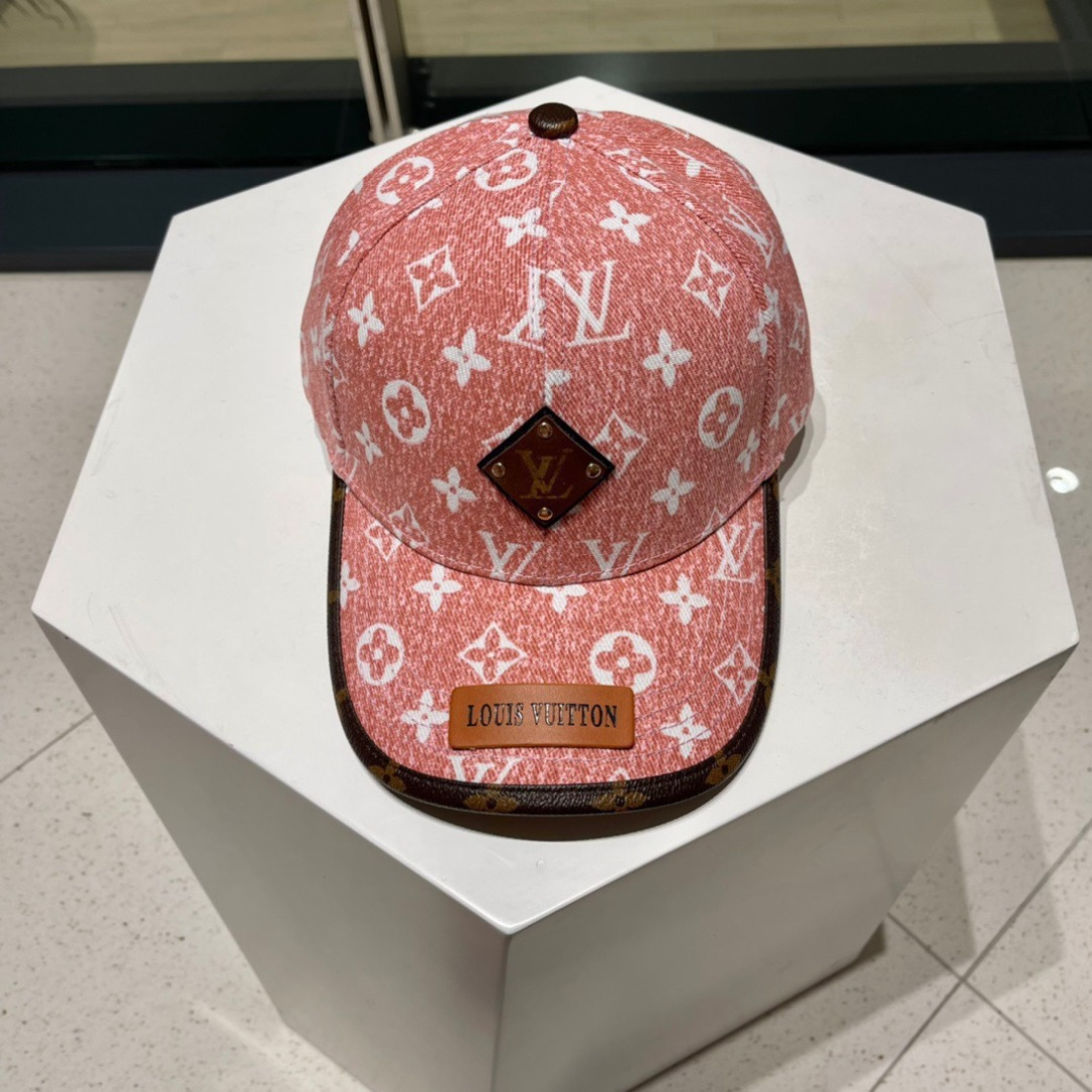  LV春夏秀款满logo棒球帽🧢
雪花❄️老花棒球帽渔夫帽
视觉感十足，春夏爆热单品