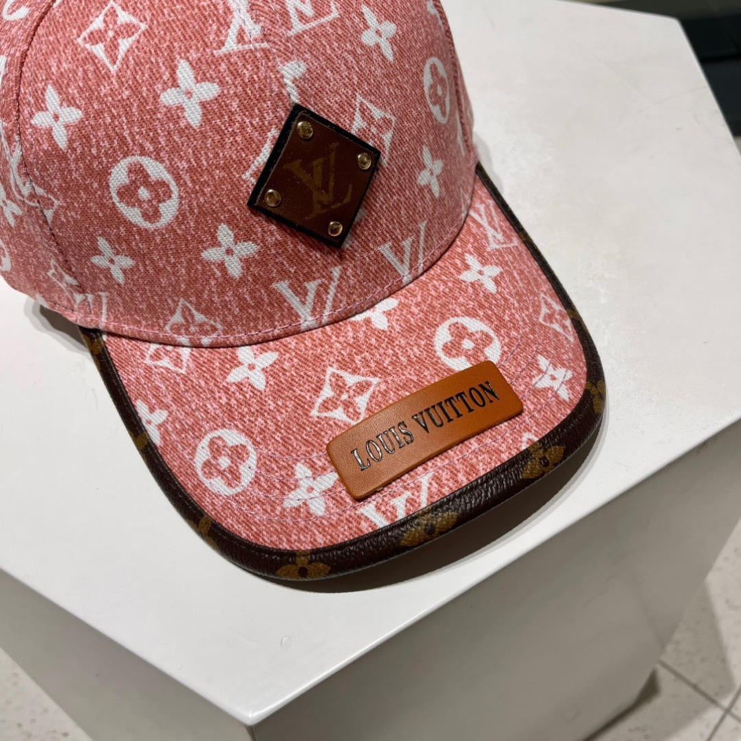  LV春夏秀款满logo棒球帽🧢
雪花❄️老花棒球帽渔夫帽
视觉感十足，春夏爆热单品