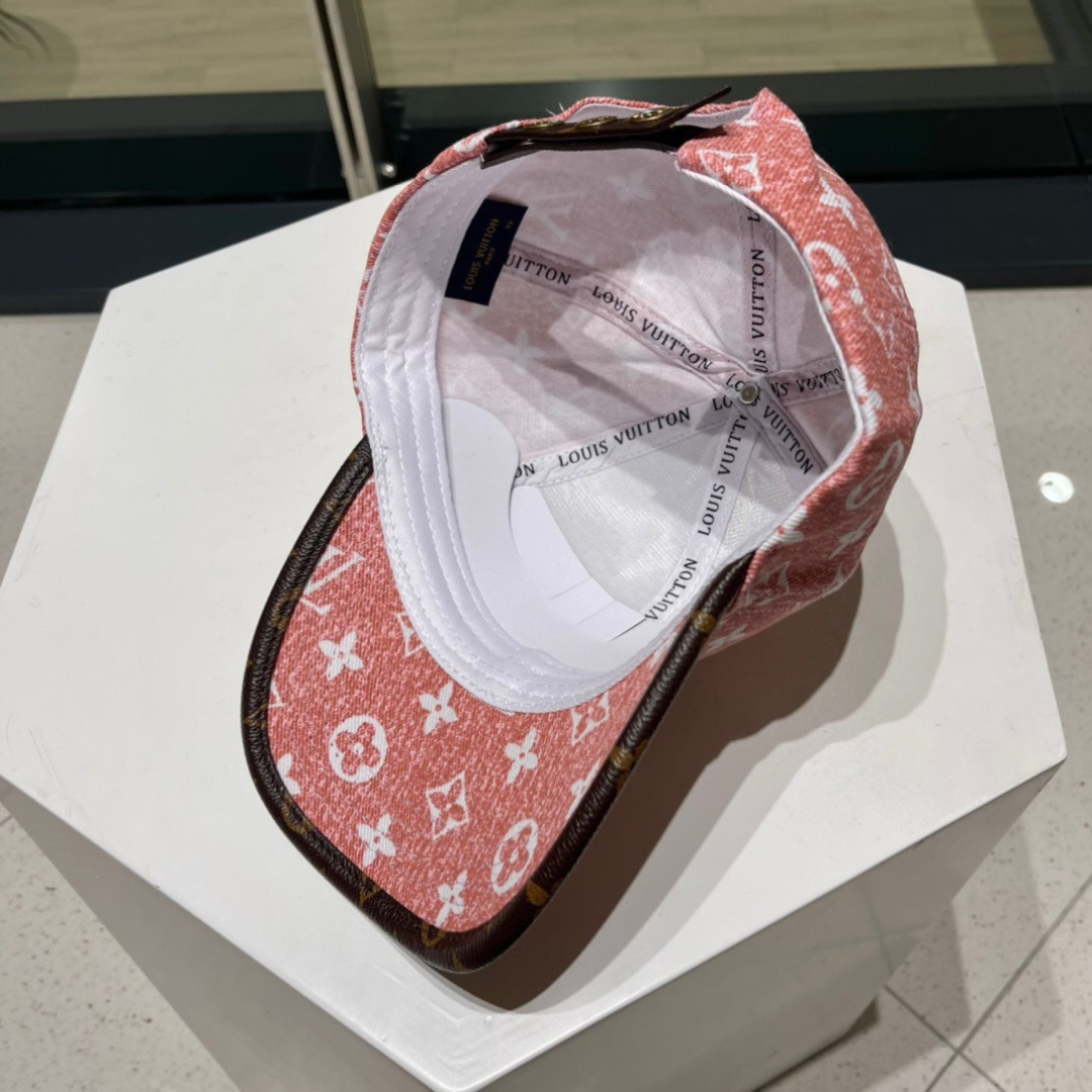  LV春夏秀款满logo棒球帽🧢
雪花❄️老花棒球帽渔夫帽
视觉感十足，春夏爆热单品