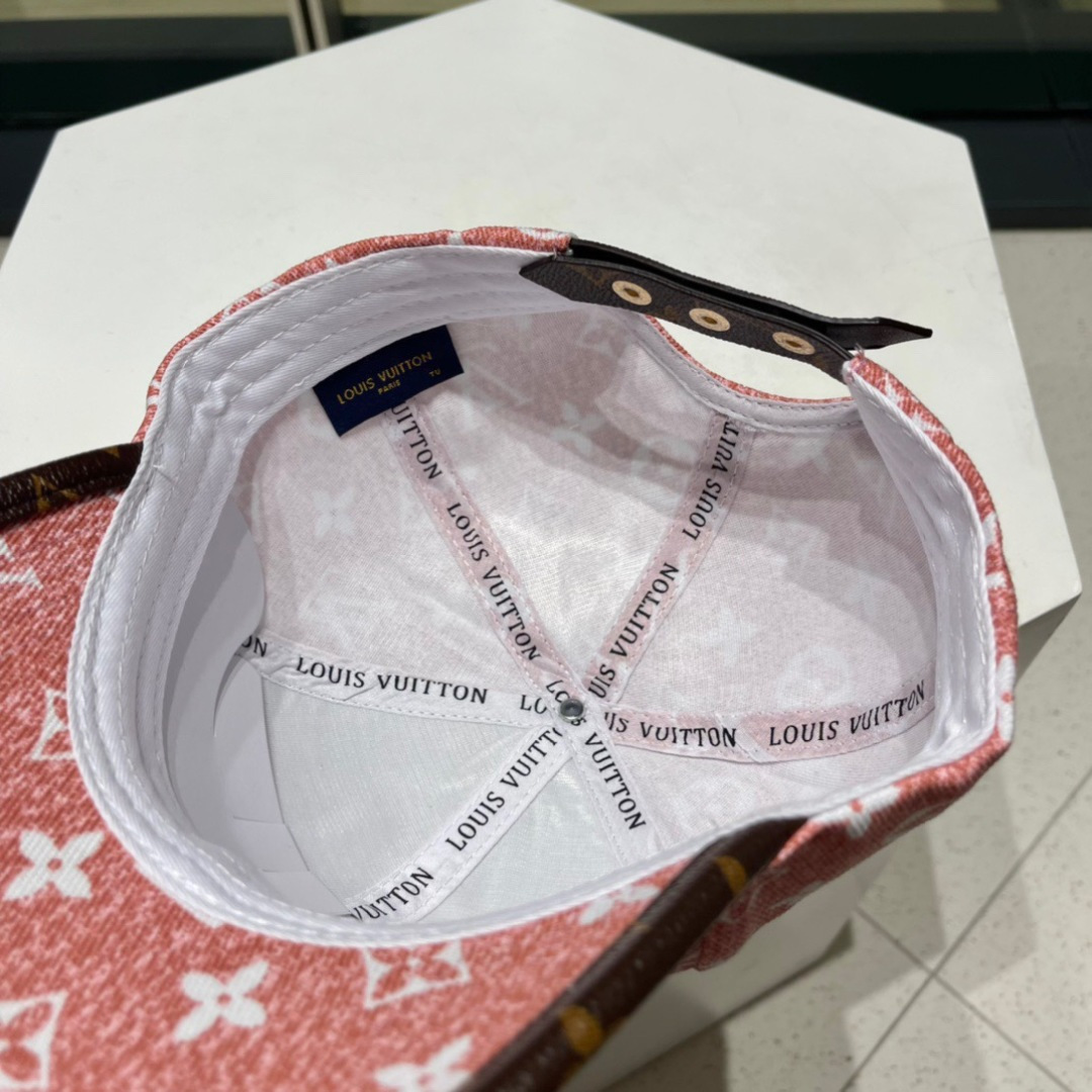  LV春夏秀款满logo棒球帽🧢
雪花❄️老花棒球帽渔夫帽
视觉感十足，春夏爆热单品