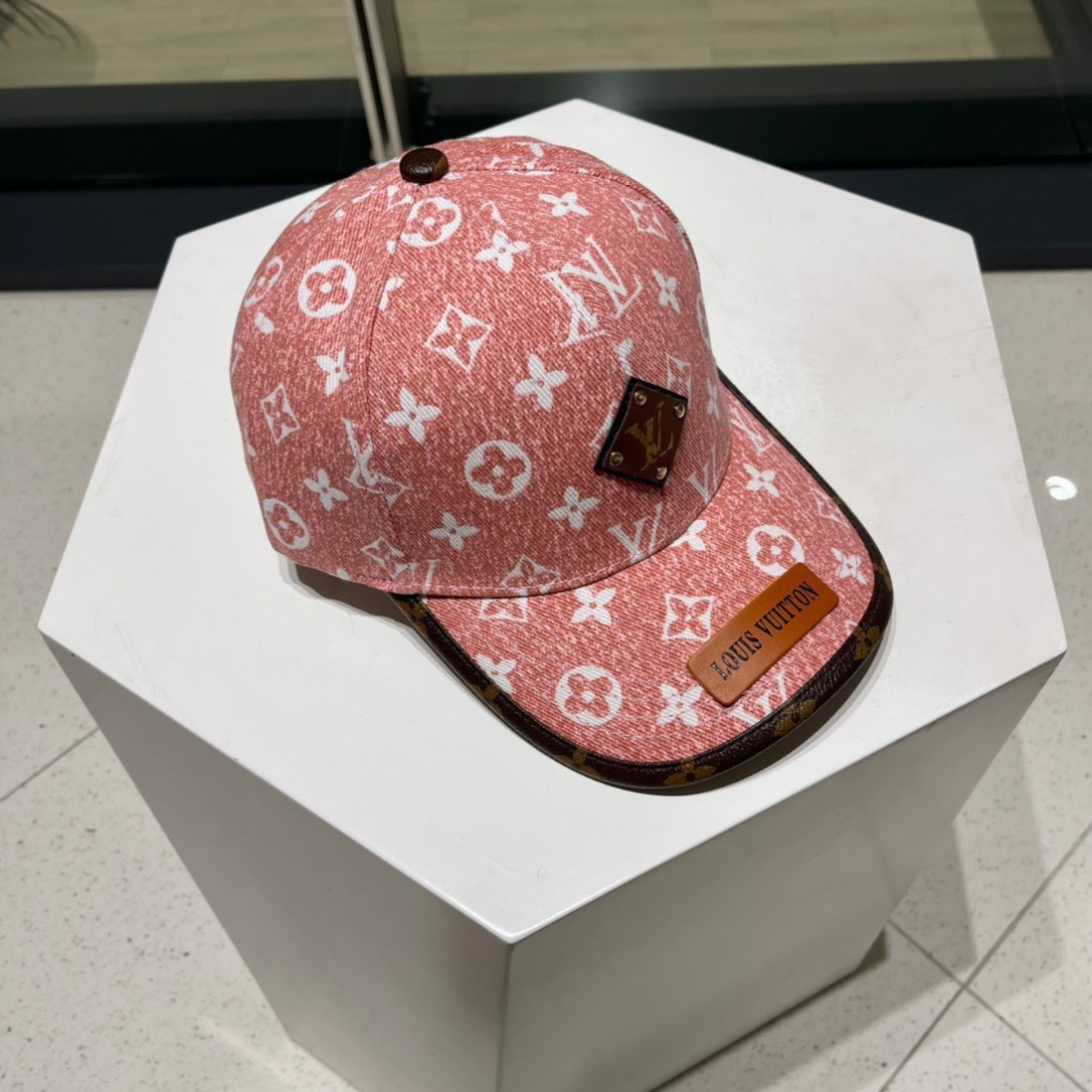  LV春夏秀款满logo棒球帽🧢
雪花❄️老花棒球帽渔夫帽
视觉感十足，春夏爆热单品