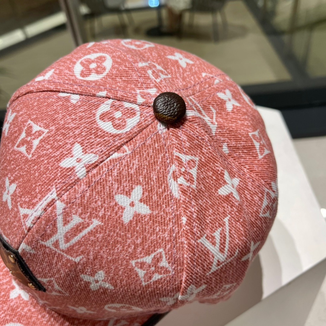  LV春夏秀款满logo棒球帽🧢
雪花❄️老花棒球帽渔夫帽
视觉感十足，春夏爆热单品