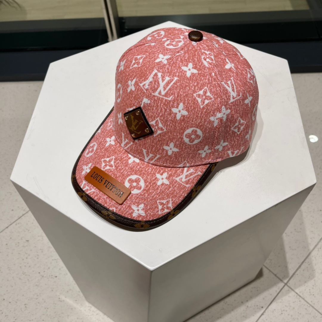  LV春夏秀款满logo棒球帽🧢
雪花❄️老花棒球帽渔夫帽
视觉感十足，春夏爆热单品