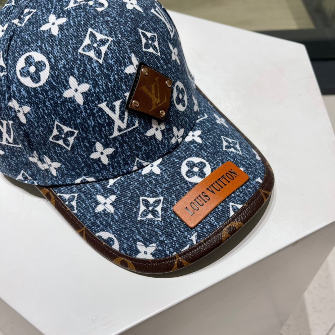  LV春夏秀款满logo棒球帽🧢
雪花❄️老花棒球帽渔夫帽
视觉感十足，春夏爆热单品