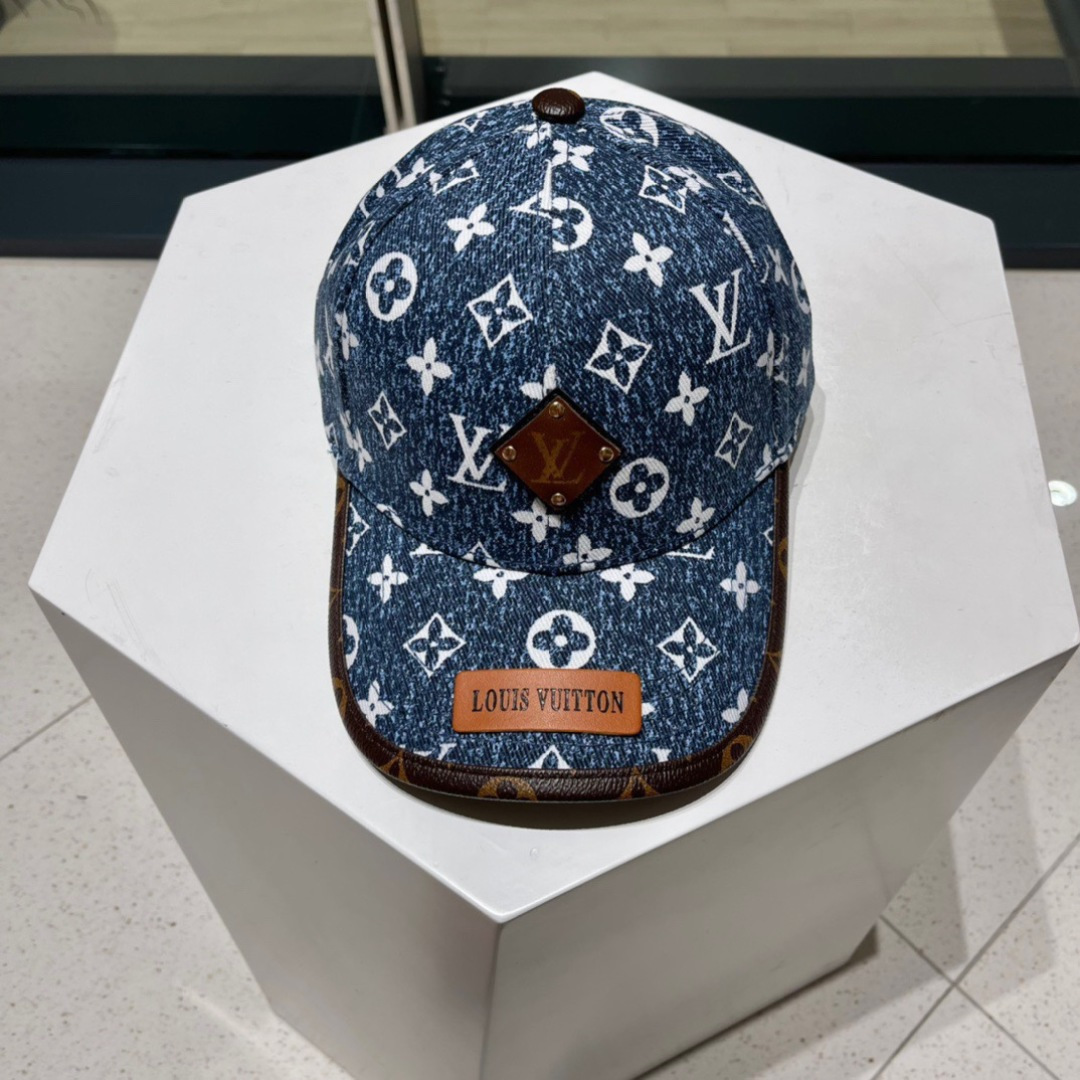  LV春夏秀款满logo棒球帽🧢
雪花❄️老花棒球帽渔夫帽
视觉感十足，春夏爆热单品