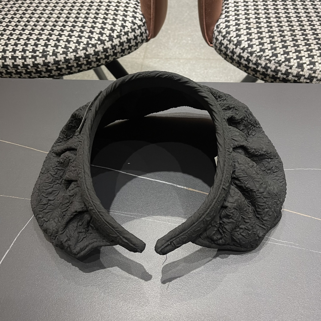  【MONCLER蒙口】防晒帽女夏季防紫外线黑胶发箍泡泡纱贝壳帽遮阳
帽空顶遮脸