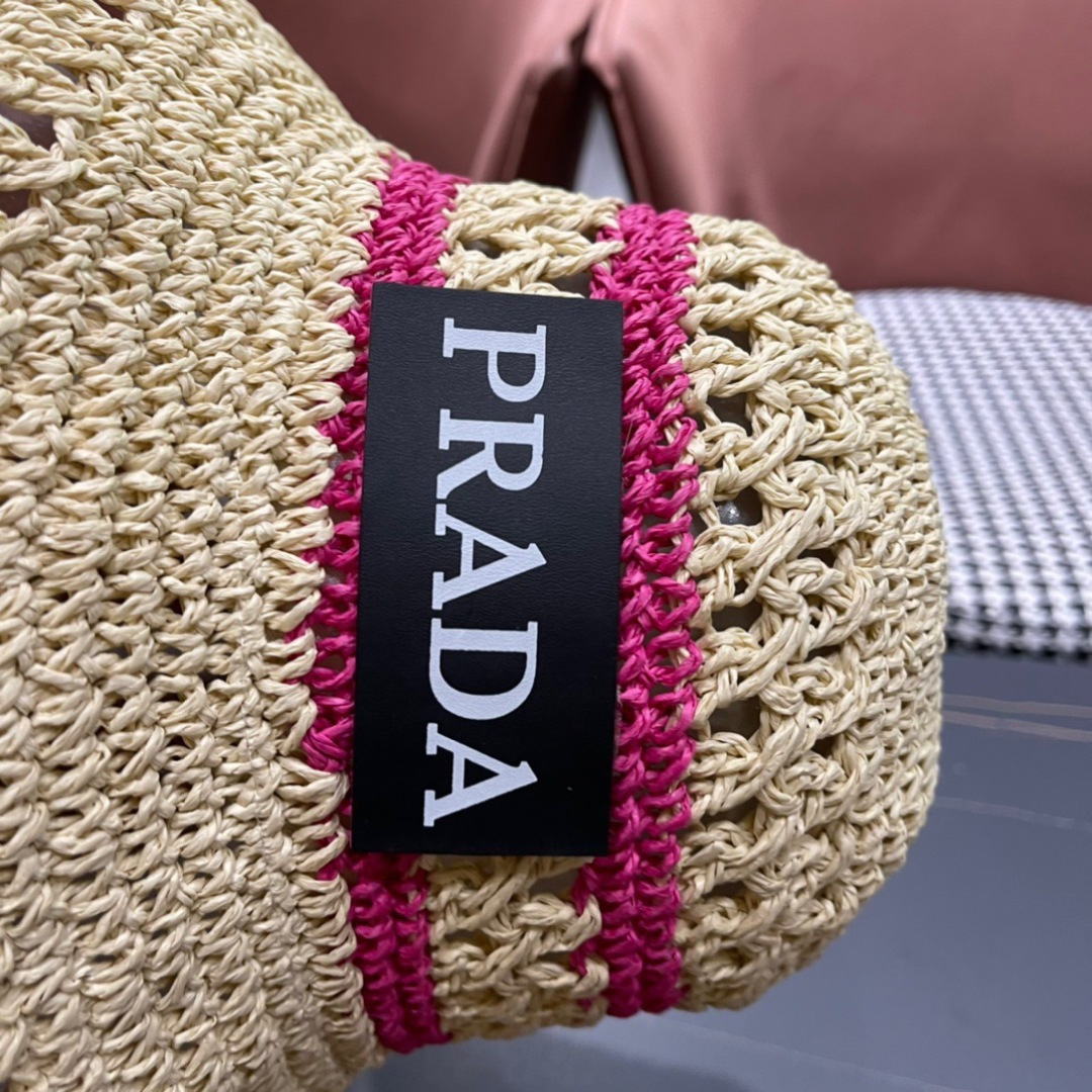 💛【PRADA普拉达】春夏新款大牌镂空拼色编织渔夫帽，超好搭配，