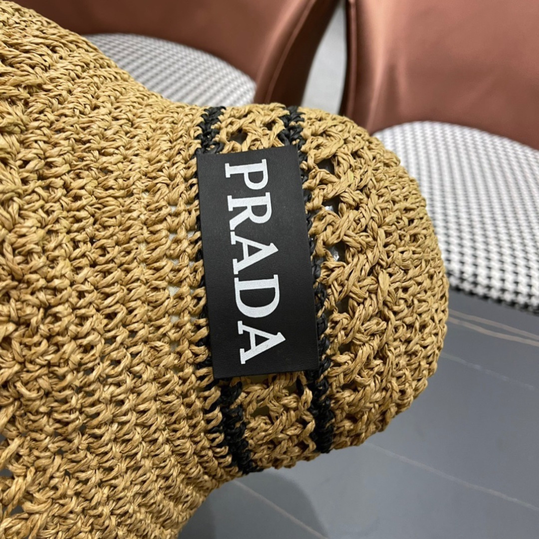 💛【PRADA普拉达】春夏新款大牌镂空拼色编织渔夫帽，超好搭配，