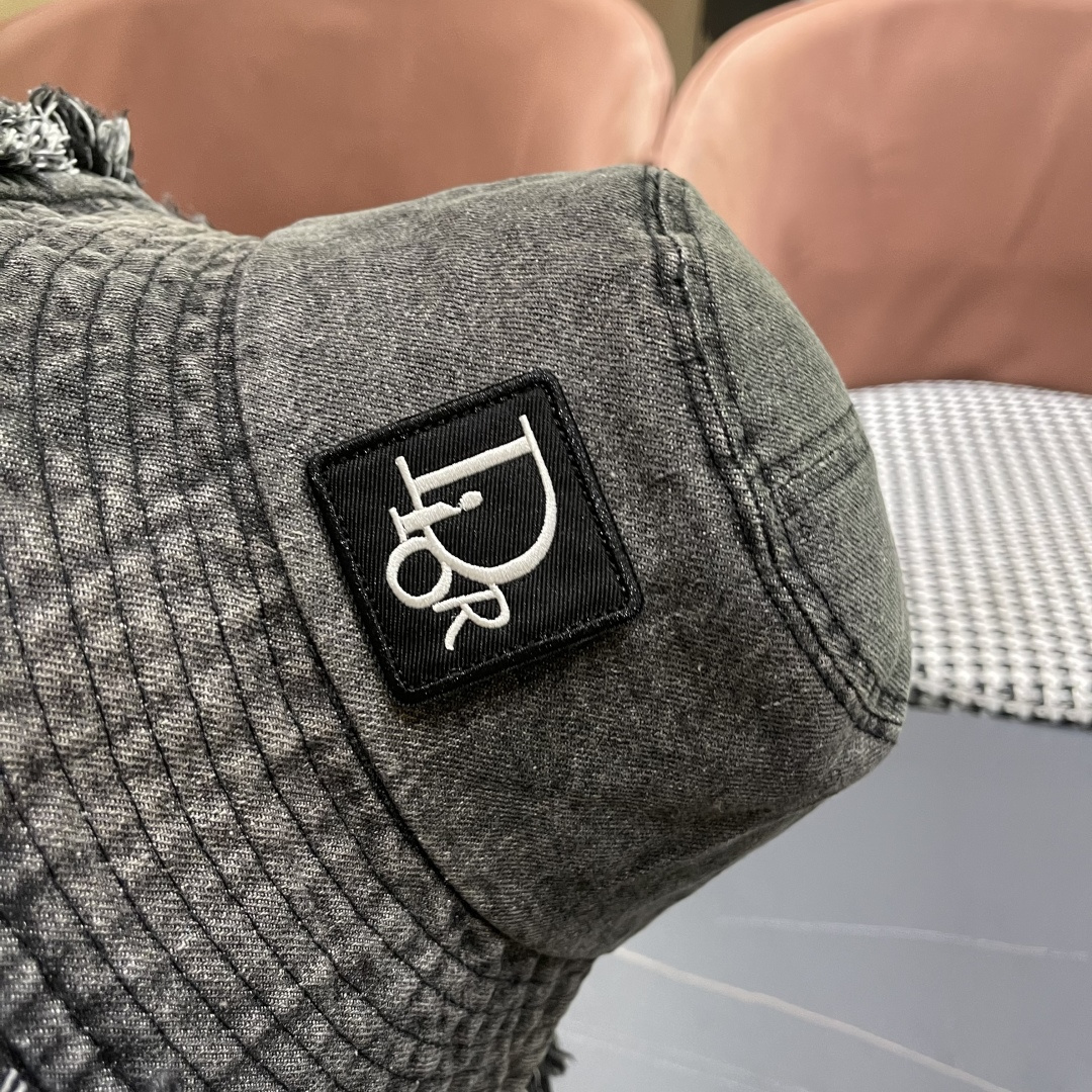  迪奥Dior日系牛仔渔夫帽女春秋款毛边百搭显脸小盆帽网红
文艺户外遮阳帽子