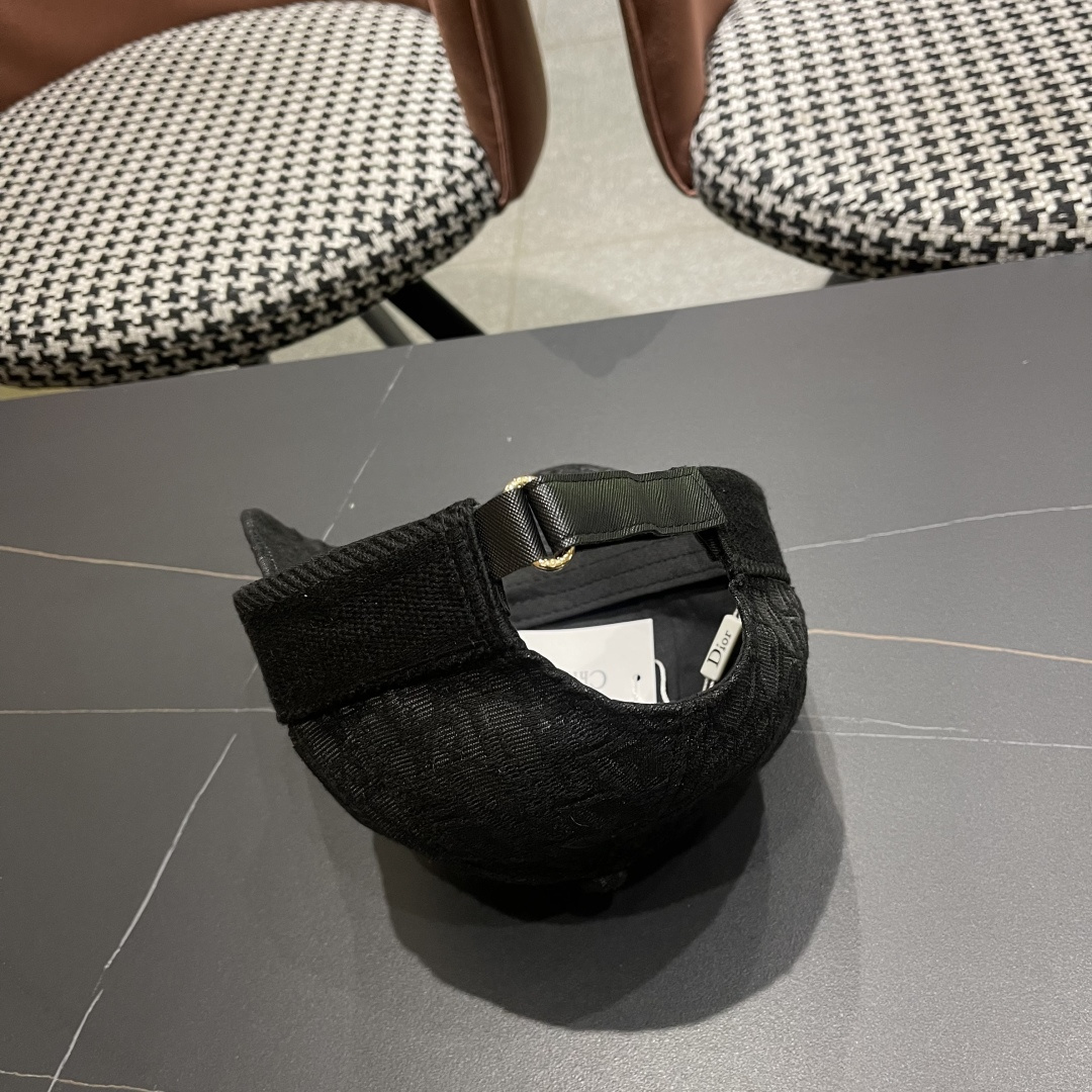  Dior(迪奥) 2025新款原单棒球帽， 精致格调，很酷很时尚，专柜断货热门，
