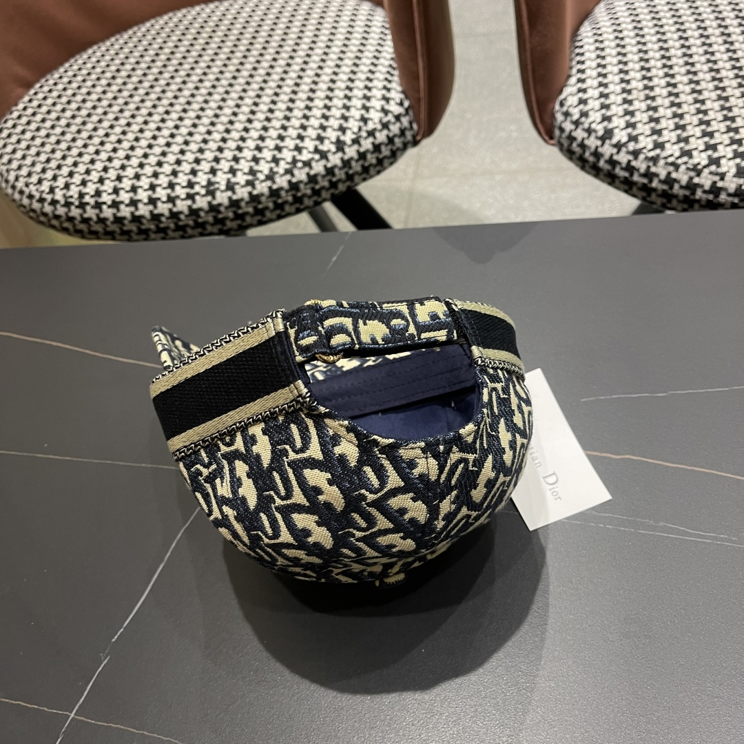  Dior(迪奥) 2025新款原单棒球帽， 精致格调，很酷很时尚，专柜断货热门，
