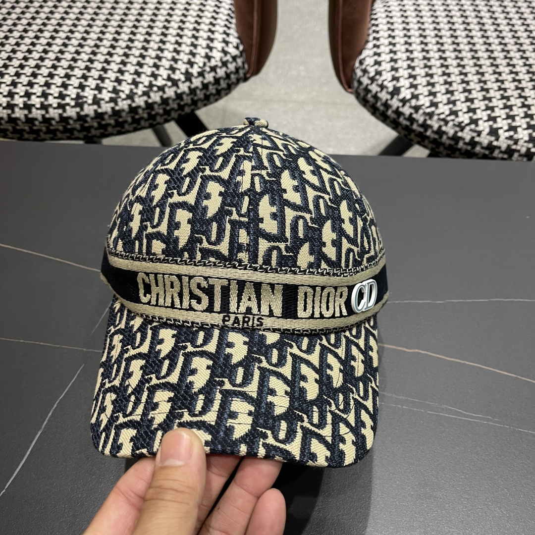  Dior(迪奥) 2025新款原单棒球帽， 精致格调，很酷很时尚，专柜断货热门，
