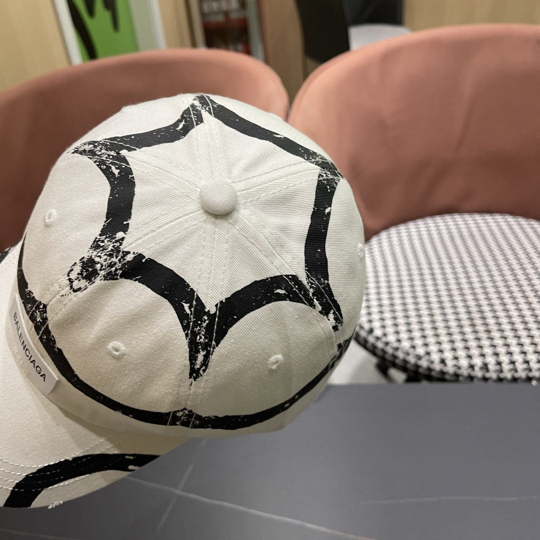  BALENCIAGA巴黎世家2025复古水洗棒球帽女大头围春夏涂鸦软顶百搭鸭舌帽
宽帽檐显脸小帽子