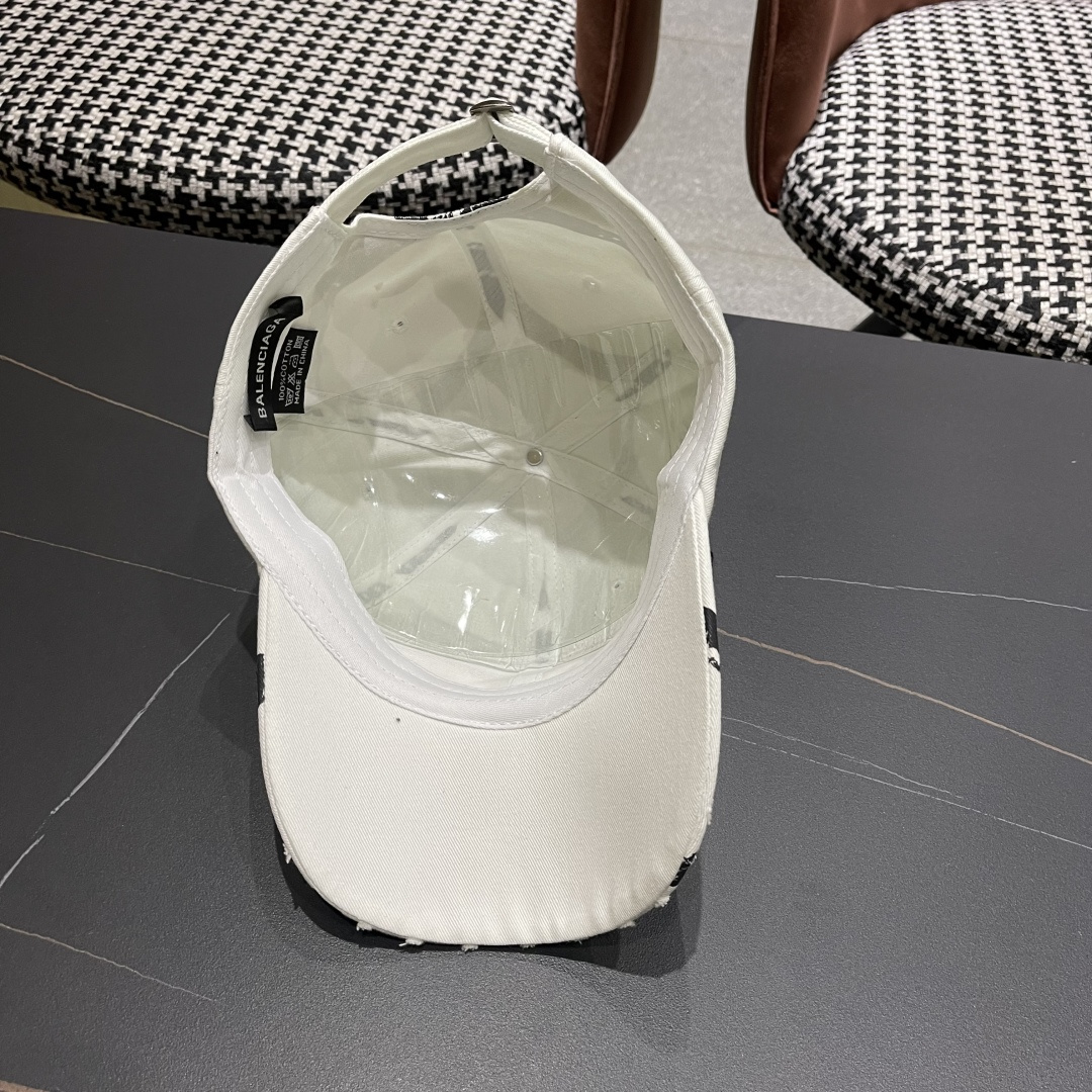  BALENCIAGA巴黎世家2025复古水洗棒球帽女大头围春夏涂鸦软顶百搭鸭舌帽
宽帽檐显脸小帽子